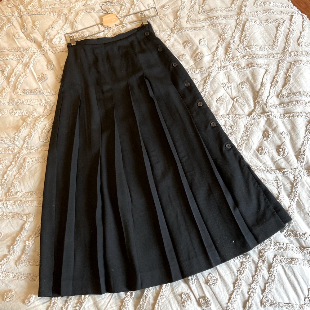 Vintage pleated 100% wool skirt/ made in British Hong Kong / midi maxi black